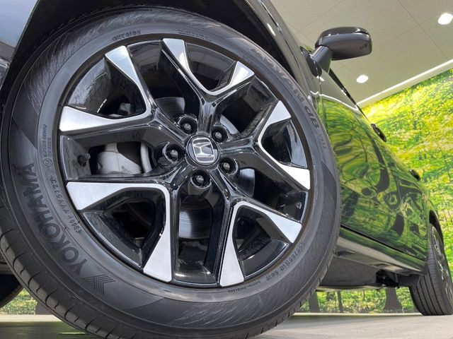 �y����18�C���`�A���~�z�C�[���z�O�ςɃ}�b�`���������A���~�z�C�[���𑕒����Ă���܂��B�e��ЊO�A���~�z�C�[����A�X�^�b�h���X�^�C�����戵�����Ă���܂��B���񂲑��k����������