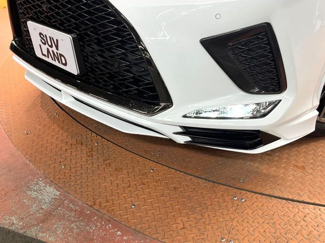 【TRDエアロ】人気のTRDエアロを装備!クルマの外観がよりスタイリッシュになり、街中で存在感あふれる1台に♪将来買い替える時にもリセールに影響しやすく、価値ある人気の装備です!