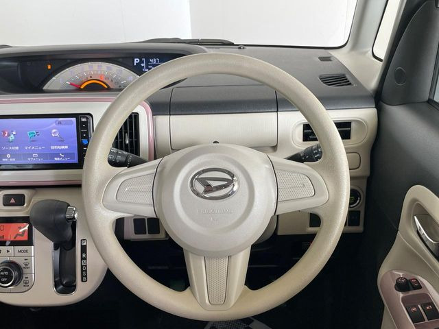 インテリアに合わせたデザインのステアリングは、運転される方のことも考え、運転しやすい形状、大きさです。是非一度、実際に触ってお確かめください。