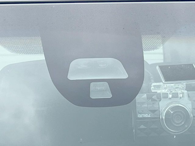 【シティブレーキアクティブシステム】低速走行中に前方の車両等を認識し、衝突しそうな時は警報とブレーキで衝突回避と被害軽減をアシスト。より安全にドライブをお楽しみいただけます。