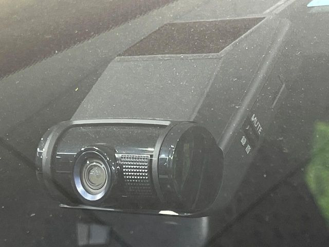 【ドライブレコーダー】ドライブレコーダー装備!走行中はもちろん、あおり運転や事故に遭遇した際、映像で記録し、万一のリスクに備えます。※記録用SDカードはお客様ご自身でご準備いただく必要があります。