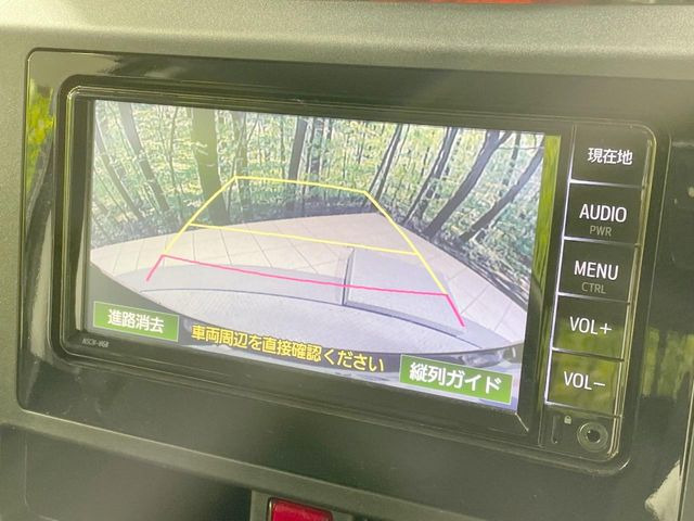 【バックカメラ】駐車時に後方がリアルタイム映像で確認できます。大型商業施設や立体駐車場での駐車時や、夜間のバック時に大活躍!運転スキルに関わらず、今や必須となった装備のひとつです!