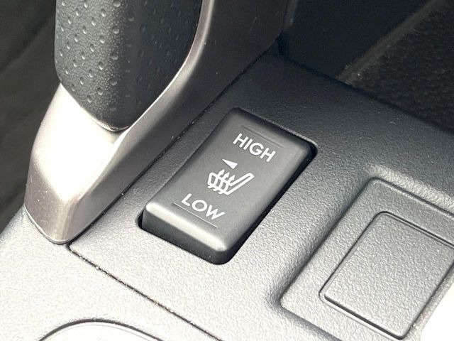【シートヒーター】寒い日に重宝するシートヒーター!エアコンより早く温まってくれるので寒がりの人も安心ですね♪エアコンの温風は乾燥するから苦手、という方にもをおすすめです。