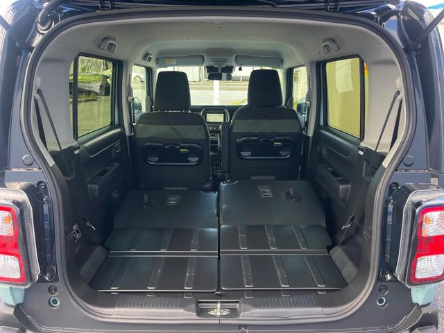 普段のお買い物や通勤、送迎等に十分な荷室スペースを確保しております。セカンドシートを倒すと、大きな荷物の積載も可能です♪