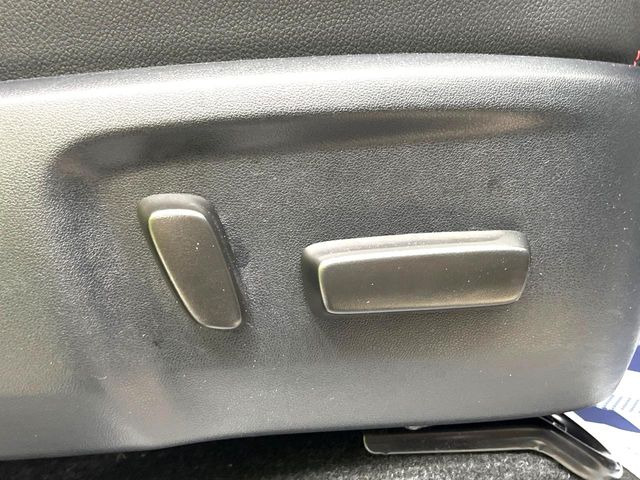 【パワーシート】スイッチ一つで簡単にシートの微調整が可能!電動だから力もいりません!快適なシートポジションにセットして、快適なドライブをお楽しみください。