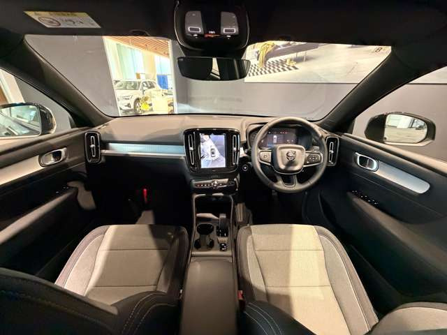 XC40エッセンシャル B3