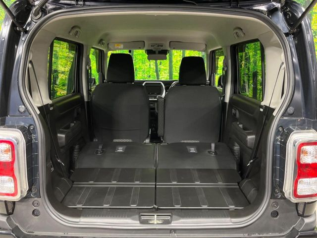 普段のお買い物や通勤、送迎等に十分な荷室スペースを確保しております。セカンドシートを倒すと、大きな荷物の積載も可能です♪