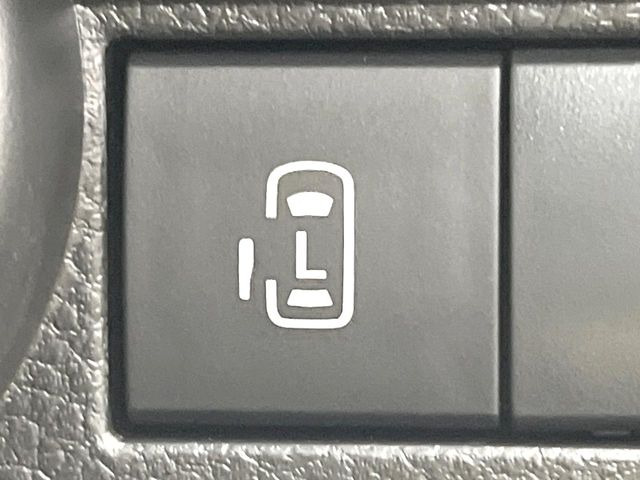 【パワースライドドア】スマートキーや運転席のスイッチでスライドドアの開閉が可能♪電動だから力を入れてドアを開ける必要が無く、小さいお子様でも、重い荷物を持っている時もラクに開け閉めできます♪