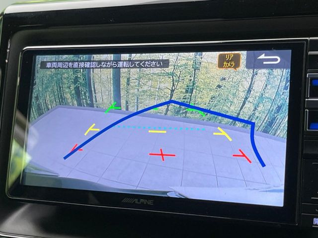 【バックカメラ】駐車時に後方がリアルタイム映像で確認できます。大型商業施設や立体駐車場での駐車時や、夜間のバック時に大活躍!運転スキルに関わらず、今や必須となった装備のひとつです!