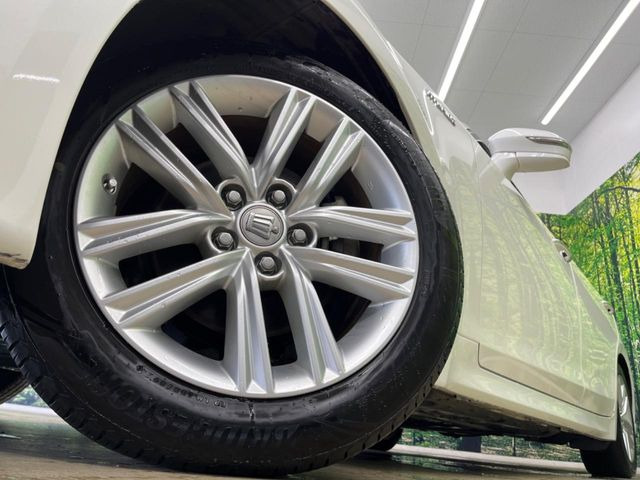�y����17�C���`�A���~�z�C�[���z�O�ςɃ}�b�`���������A���~�z�C�[���𑕒����Ă���܂��B�e��ЊO�A���~�z�C�[����A�X�^�b�h���X�^�C�����戵�����Ă���܂��B���񂲑��k����������