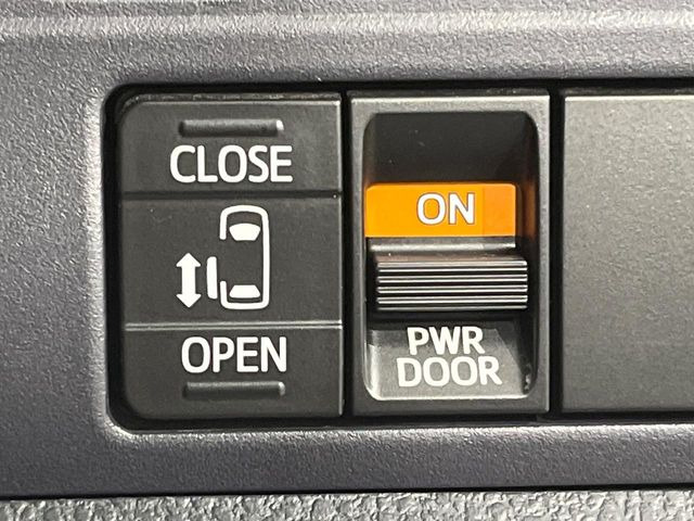 【パワースライドドア】スマートキーや運転席のスイッチでスライドドアの開閉が可能♪電動だから力を入れてドアを開ける必要が無く、小さいお子様でも、重い荷物を持っている時もラクに開け閉めできます♪
