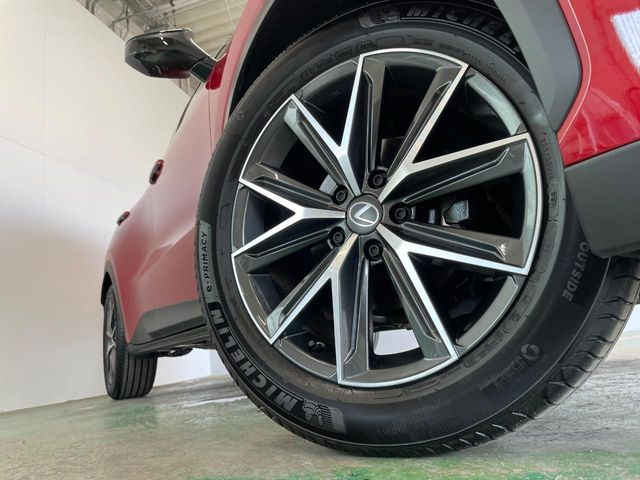 �y����18�C���`�A���~�z�C�[���z�O�ςɃ}�b�`���������A���~�z�C�[���𑕒����Ă���܂��B�e��ЊO�A���~�z�C�[����A�X�^�b�h���X�^�C�����戵�����Ă���܂��B���񂲑��k����������