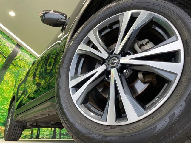 �y����18�C���`�A���~�z�C�[���z�O�ςɃ}�b�`���������A���~�z�C�[���𑕒����Ă���܂��B�e��ЊO�A���~�z�C�[����A�X�^�b�h���X�^�C�����戵�����Ă���܂��B���񂲑��k����������