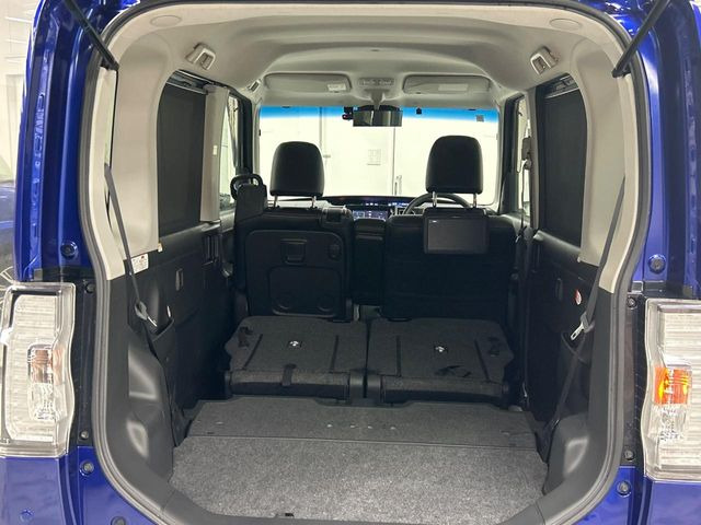 普段のお買い物や通勤、送迎等に十分な荷室スペースを確保しております。セカンドシートを倒すと、大きな荷物の積載も可能です♪