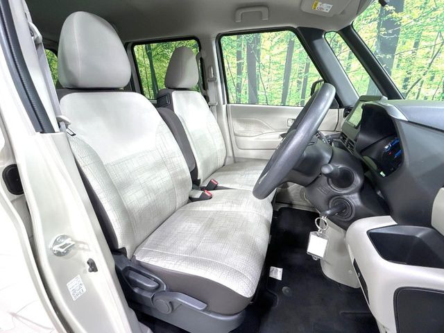 運転席シート廻りは使用感も少なく、良好な状態となっています。前オーナー様が丁寧に使っていたことがよくわかりますね。