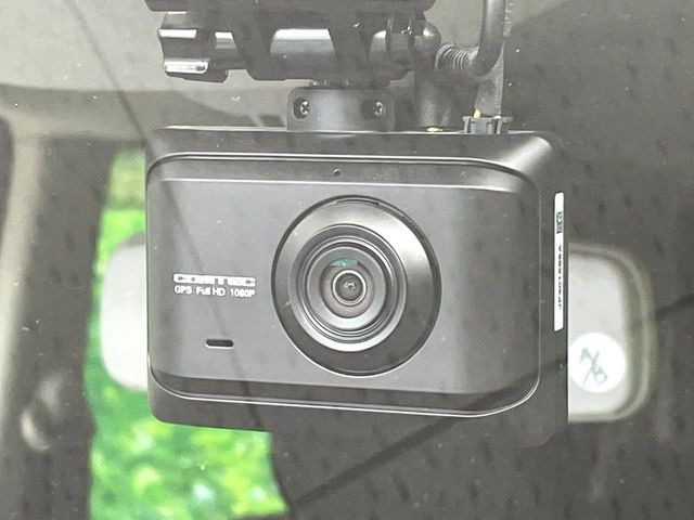 【ドライブレコーダー】ドライブレコーダー装備!走行中はもちろん、あおり運転や事故に遭遇した際、映像で記録し、万一のリスクに備えます。※記録用SDカードはお客様ご自身でご準備いただく必要があります。