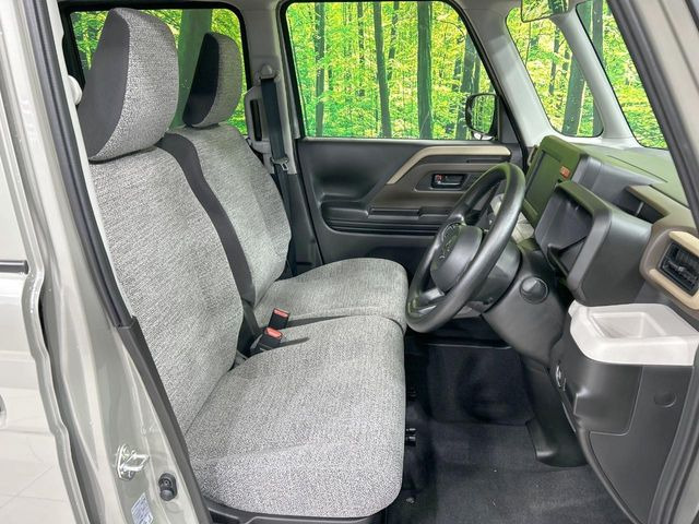 運転席シート廻りは使用感も少なく、良好な状態となっています。丁寧に使われていたことがよくわかりますね。