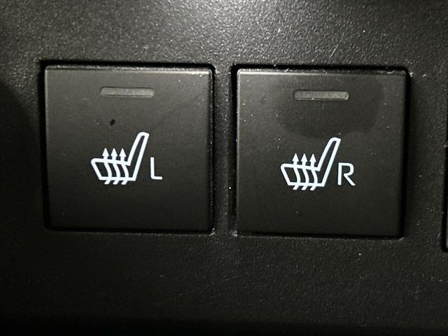 【シートヒーター】寒い日に重宝するシートヒーター!エアコンより早く温まってくれるので寒がりの人も安心ですね♪エアコンの温風は乾燥するから苦手、という方にもをおすすめです。