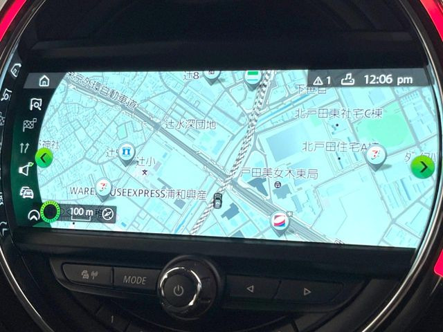 ●純正ナビ:一体感のあるナビは、高級感ある車内を演出してくれます。オーディオ機能も充実しておりますので、運転もより楽しめます♪