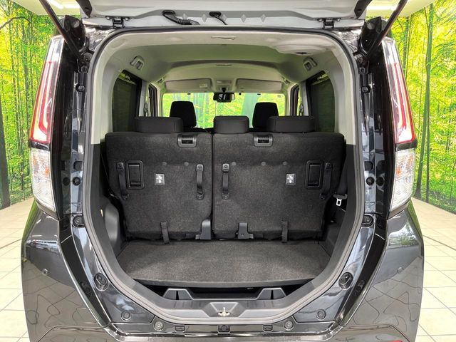 普段のお買い物や通勤、送迎等に十分な荷室スペースを確保しております。セカンドシートを倒すと、大きな荷物の積載も可能です♪