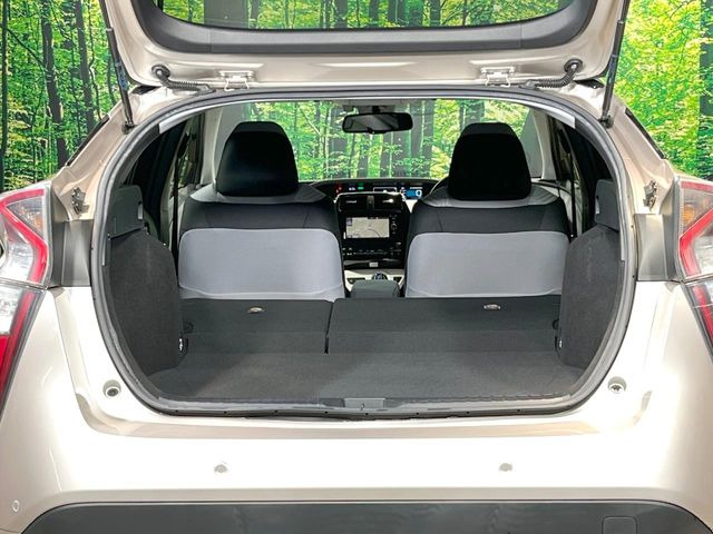 普段のお買い物や通勤、送迎等に十分な荷室スペースを確保しております。セカンドシートを倒すと、大きな荷物の積載も可能です♪