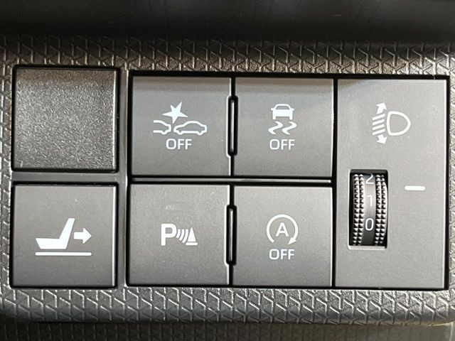 【スマートアシスト】走行中に前方の車両等を認識し、衝突しそうな時は警報とブレーキで衝突回避と被害軽減をアシスト。より安全にドライブをお楽しみいただけます。