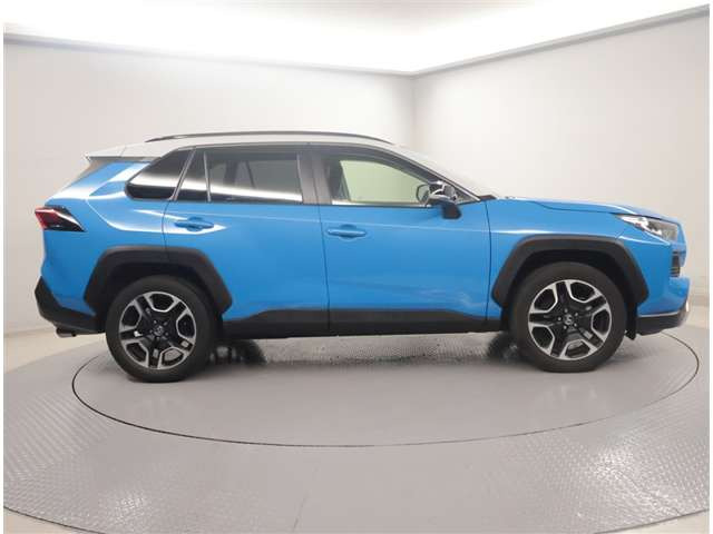 RAV42.0 アドベンチャー 4WD