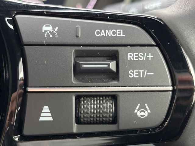 【アダプティブクルーズコントロール】高速道路での長距離走行が楽に!!自動で速度を保つクルーズコントロールが、衝突軽減システムと連携し、前方の車両を感知して車間を保つように速度調節してくれます!!