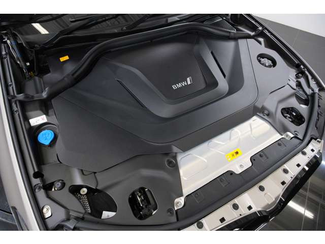 �V���O�����[�^�[�A�o�b�e���[�e�� 80.0kWh�A286ps/40.8kgm�A�S��&times;�S��&times;�S��mm 4740&times;1890&times;1670mm�A�ԗ��d�� 2200kg