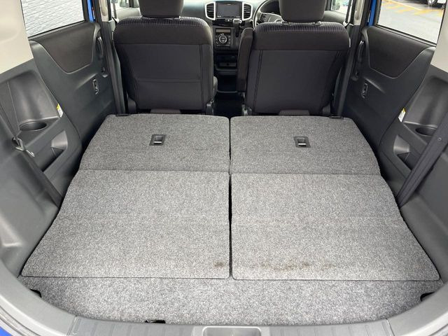 普段のお買い物や通勤、送迎等に十分な荷室スペースを確保しております。セカンドシートを倒すと、大きな荷物の積載も可能です♪