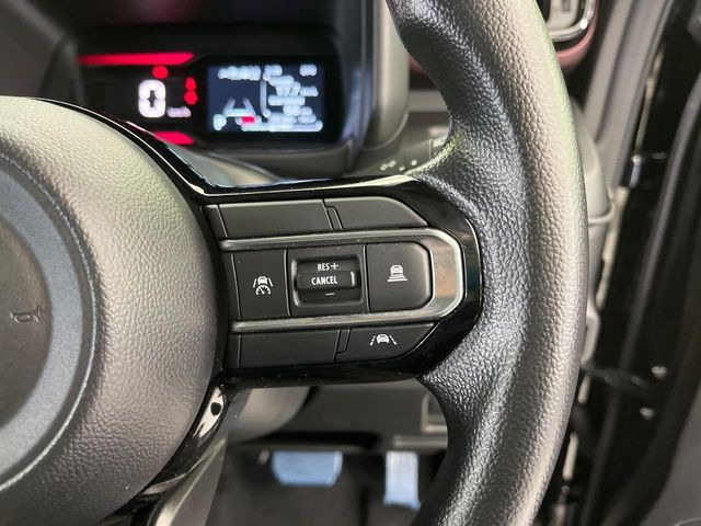 【アダプティブクルーズコントロール】高速道路での長距離走行が楽に!!自動で速度を保つクルーズコントロールが、衝突軽減システムと連携し、前方の車両を感知して車間を保つように速度調節してくれます!!