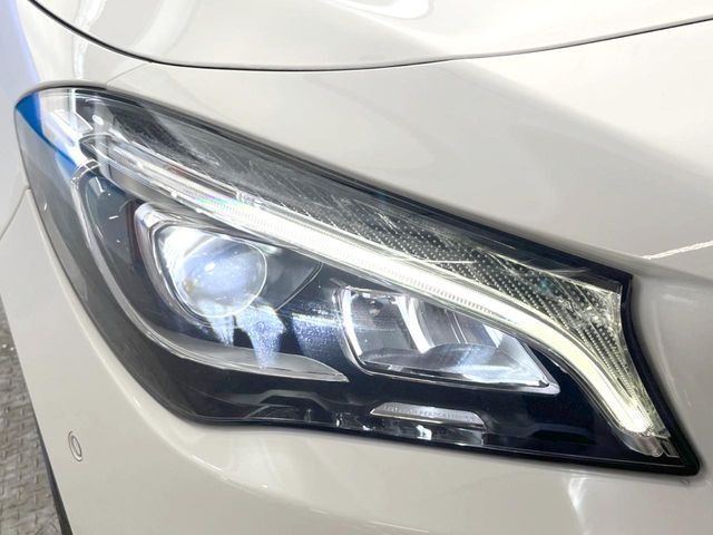 ●LEDヘッドライト:夜間走行時も良好な視界を確保し安心して運転できる高輝度LEDヘッドライトを装備!点灯速度が早く、消費電力も抑えられています。
