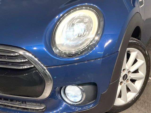 ●LEDヘッドライト:夜間走行時も良好な視界を確保し安心して運転できる高輝度LEDヘッドライトを装備!点灯速度が早く、消費電力も抑えられています。