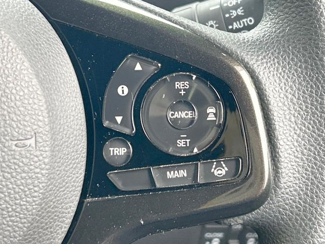 【アダプティブクルーズコントロール】高速道路での長距離走行が楽に!!自動で速度を保つクルーズコントロールが、衝突軽減システムと連携し、前方の車両を感知して車間を保つように速度調節してくれます!!