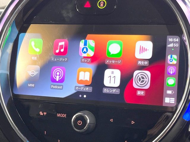 ●Apple Car Play:スマホとの有線接続で、ナビ・オーディオ再生などスマホのアプリ機能が画面でも使える便利機能です!