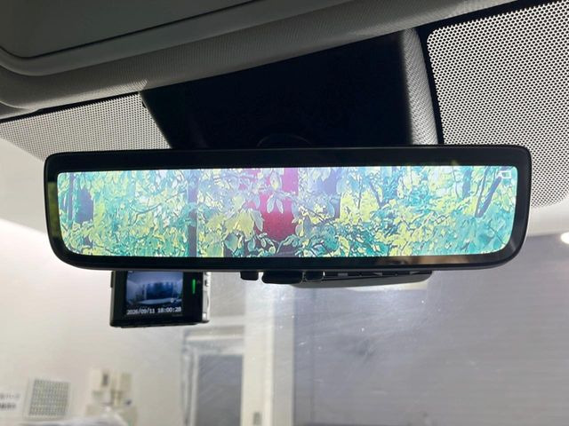 【デジタルインナーミラー】後席の大きな荷物や同乗者で後方が確認しづらい時でも安心!カメラが撮影した車両後方の映像をルームミラー内に表示。クリアな視界で状況の確認が可能です!