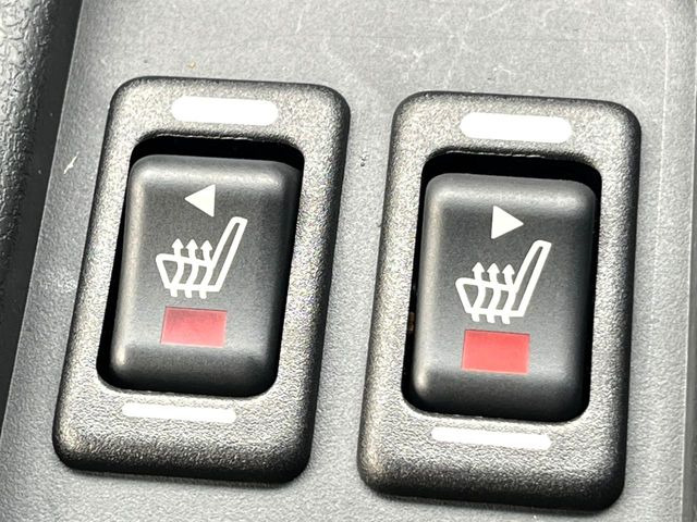 【シートヒーター】寒い日に重宝するシートヒーター!エアコンより早く温まってくれるので寒がりの人も安心ですね♪エアコンの温風は乾燥するから苦手、という方にもをおすすめです。