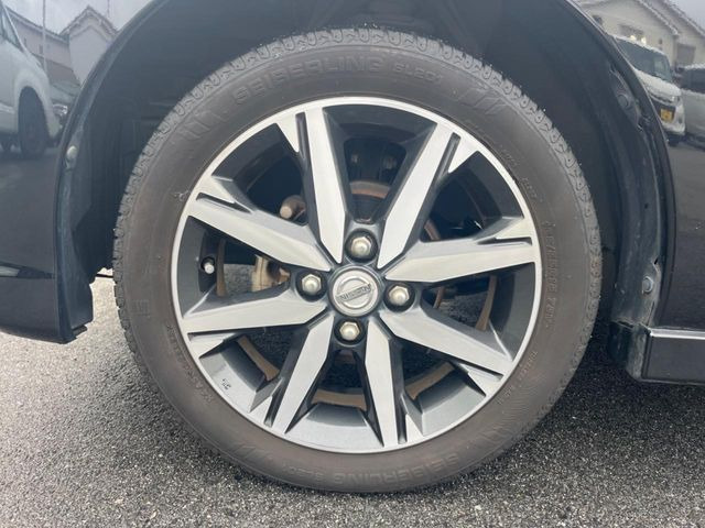 �y����15�C���`�A���~�z�C�[���z�O�ςɃ}�b�`���������A���~�z�C�[���𑕒����Ă���܂��B�e��ЊO�A���~�z�C�[����A�X�^�b�h���X�^�C�����戵�����Ă���܂��B���񂲑��k����������
