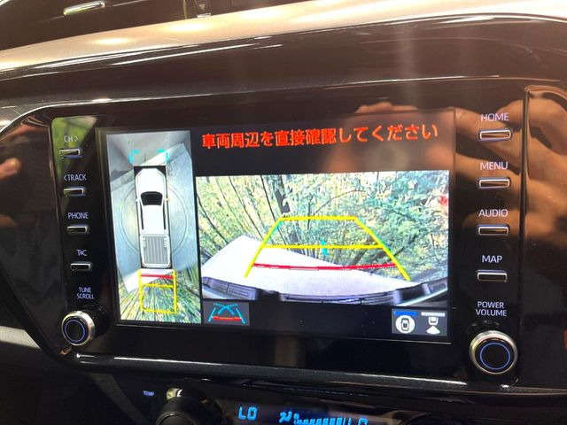 【パノラミックビューモニター】専用のカメラにより、上から見下ろしたような視点で360度クルマの周囲を確認することができます☆死角部分も確認しやすく、狭い場所での切り返しや駐車もスムーズに行えます。