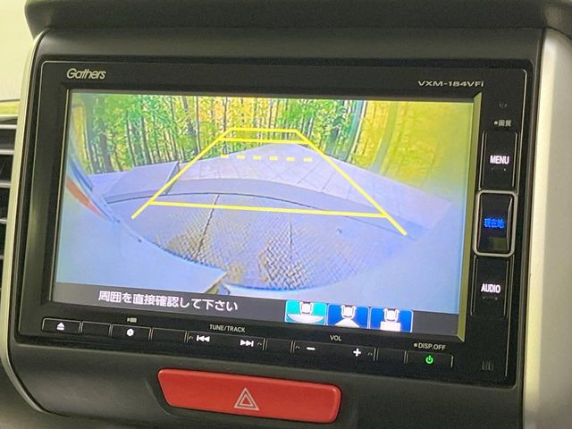 【バックカメラ】駐車時に後方がリアルタイム映像で確認できます。大型商業施設や立体駐車場での駐車時や、夜間のバック時に大活躍!運転スキルに関わらず、今や必須となった装備のひとつです!