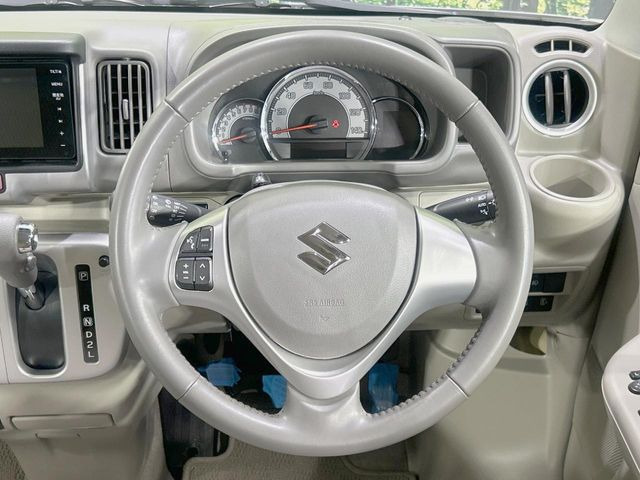 �y�X�e�A�����O�X�C�b�`�z�^�]���A�O������ڐ������炷���ƂȂ��A�I�[�f�B�I���̑��삪�\�ȕ֗��@�\!���S&���K�ȃh���C�u�����o���Ă���܂���
