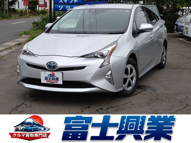 プリウス1.8 S セーフティ プラス E-Four 4WD
