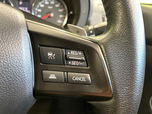 【全車速追従機能付クルーズコントロール】高速道路での長距離走行が楽に!!自動で速度を保つクルーズコントロールが、衝突軽減システムと連携し、前方の車両を感知して車間を保つように速度調節してくれます!!