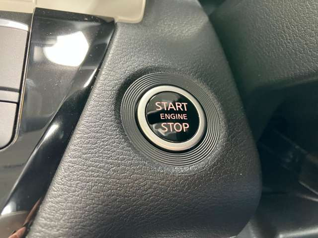 ★プッシュスタートシステム★エンジンスタートは最近はやりのプッシュスタート!鍵を車内に持ち込めばシリンダーに差し込まなくともボタン1つでエンジンがかかる★