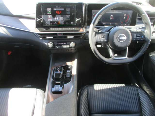 ノートオーラ1.2 G FOUR レザーエディション 4WD