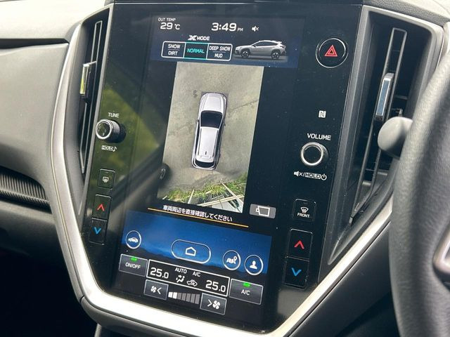 【マルチテレインモニター】車のフロントやサイドのカメラ画像を同時にモニター表示することで、悪路や狭い道を走行時でも周囲の状況確認ができ安心!本格SUVにうれしい装備です♪