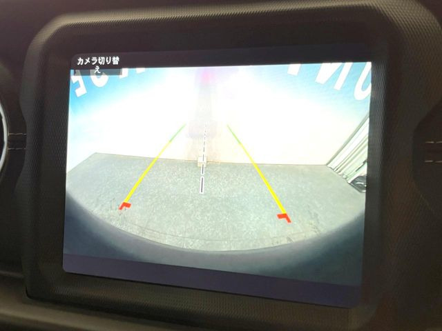 ●ガイドライン付きバックカメラ:不安な駐車もこれで安心!ガイドライン付きなので狭い箇所での駐車もラクラクです!
