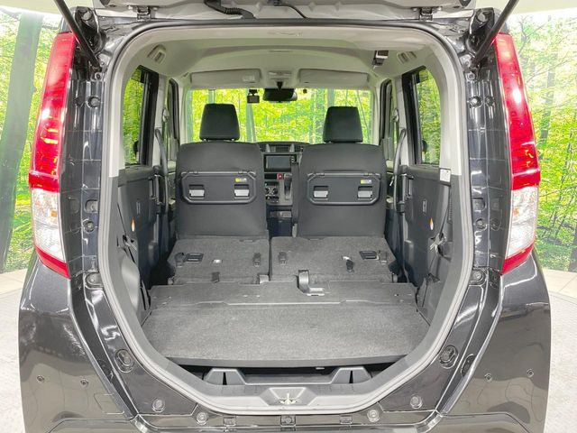 後席を格納すると、これだけの広さが!シーンに合わせたシートアレンジで、大きな荷物も積むことが出来ます♪