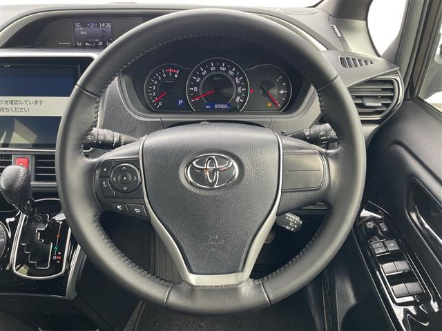ヴォクシー2.0 ZS 煌III 4WD