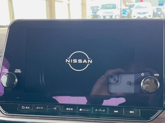 【純正9型ナビ】人気の純正ナビを装備。オーディオ機能も充実しており、Bluetooth接続すればお持ちのスマホやMP3プレイヤーの音楽を再生可能!毎日の運転がさらに楽しくなります!!